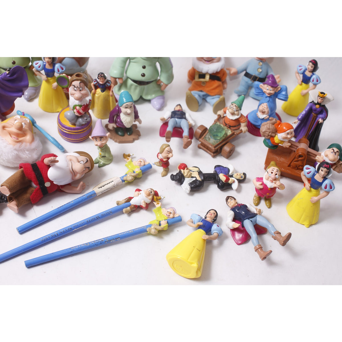 Disney Snow White and the Seven Dwarfs PVC Figure Lot w Pencil Toppers ~ 260608-WH 659