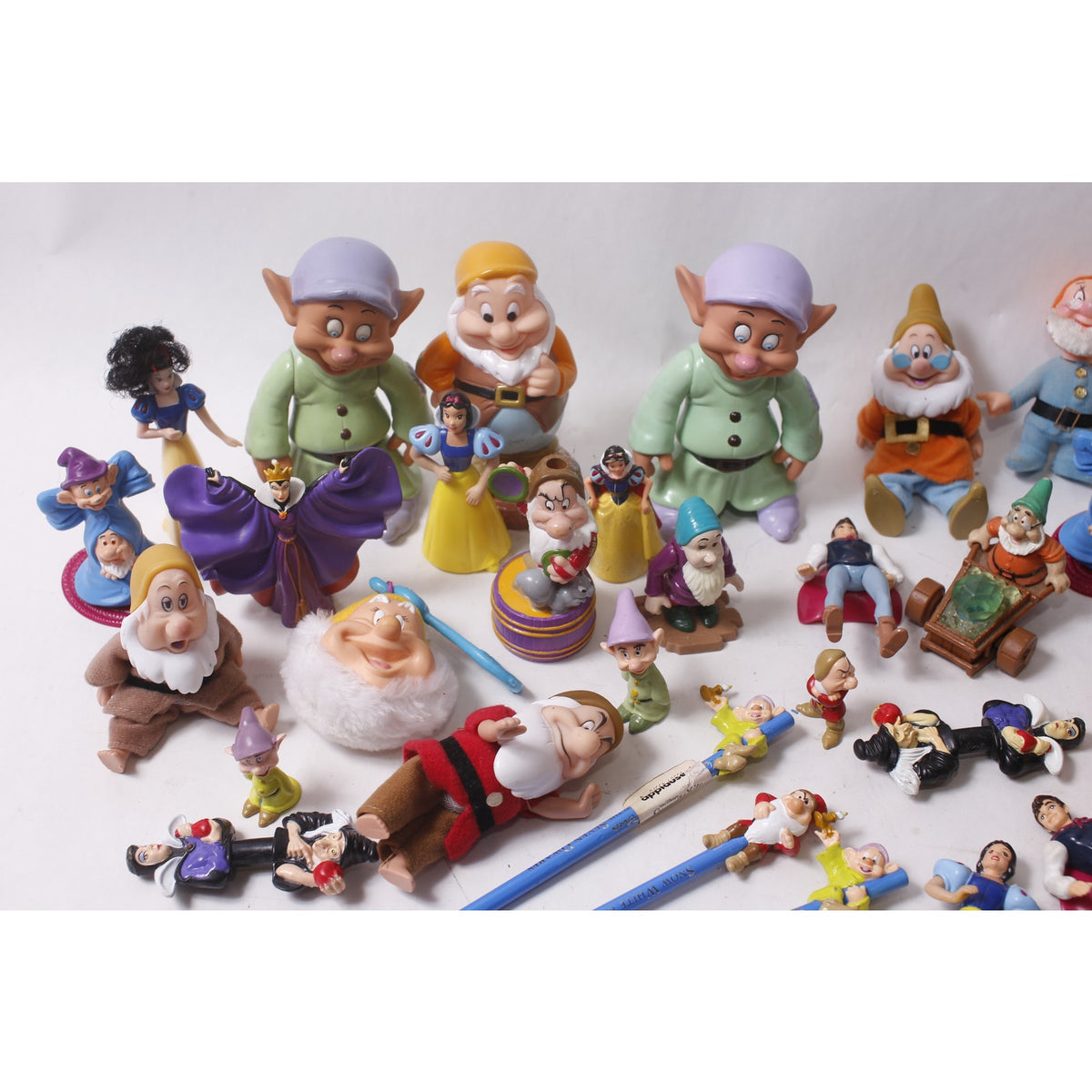 Disney Snow White and the Seven Dwarfs PVC Figure Lot w Pencil Toppers ~ 260608-WH 659