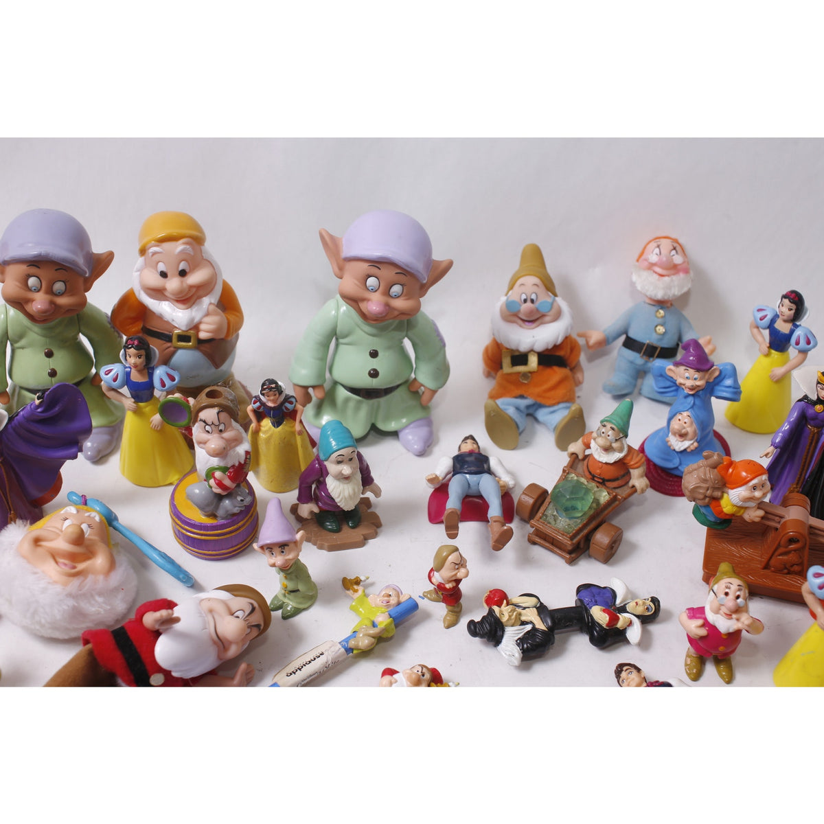 Disney Snow White and the Seven Dwarfs PVC Figure Lot w Pencil Toppers ~ 260608-WH 659