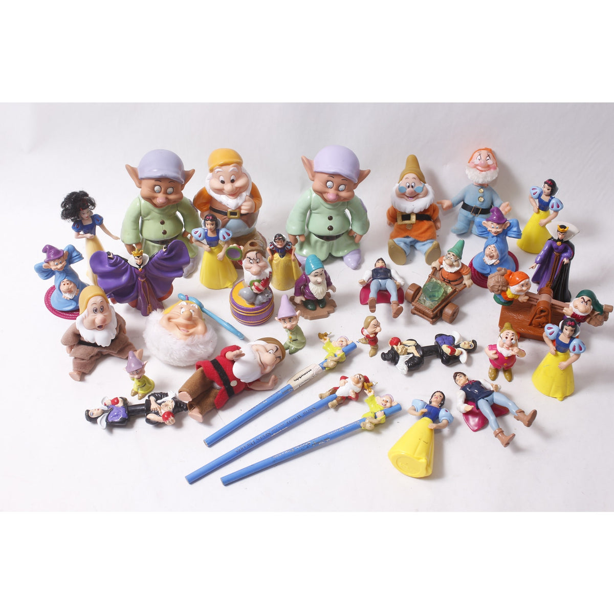 Disney Snow White and the Seven Dwarfs PVC Figure Lot w Pencil Toppers ~ 260608-WH 659