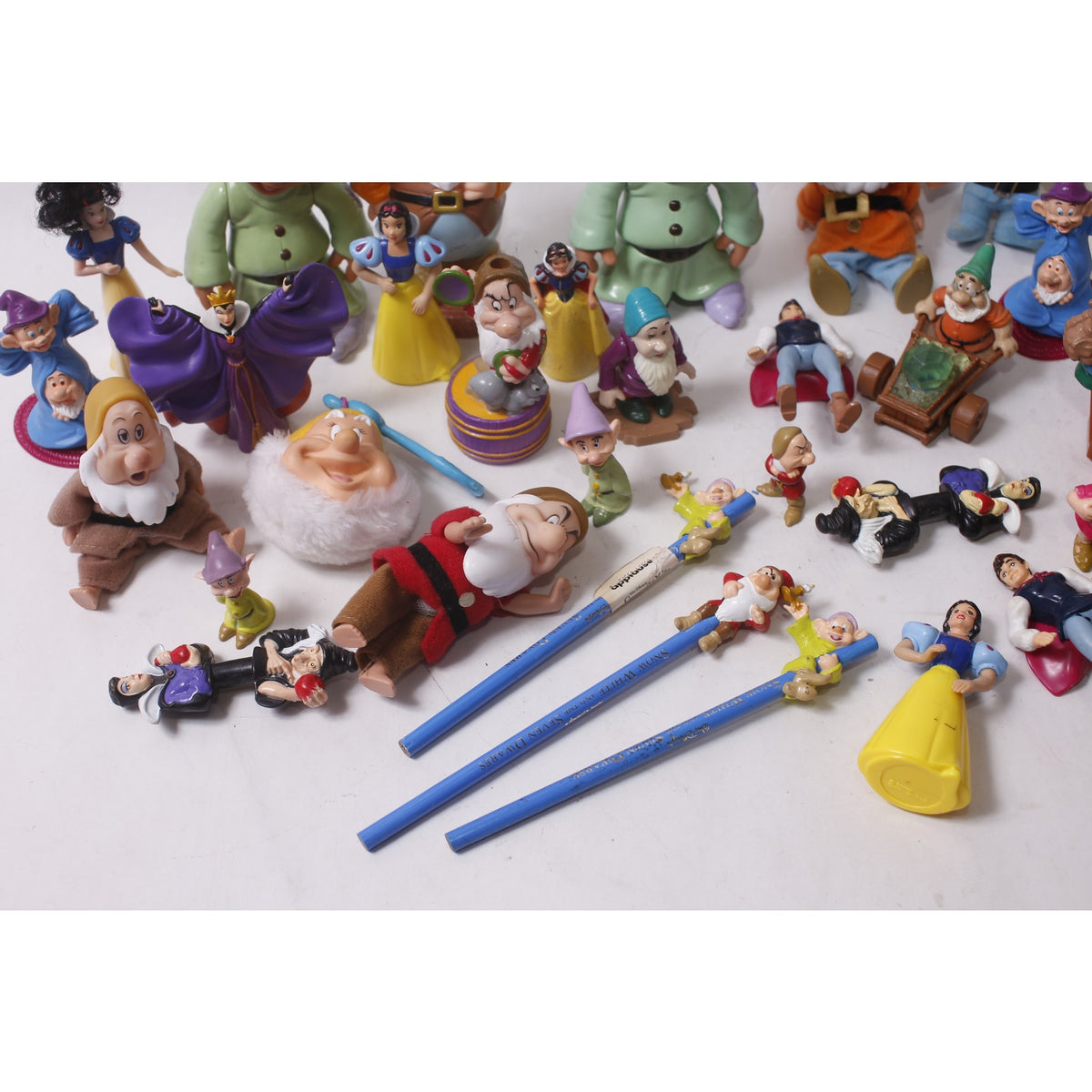 Disney Snow White and the Seven Dwarfs PVC Figure Lot w Pencil Toppers ~ 260608-WH 659