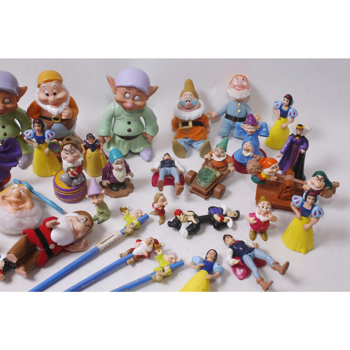 Disney Snow White and the Seven Dwarfs PVC Figure Lot w Pencil Toppers ~ 260608-WH 659